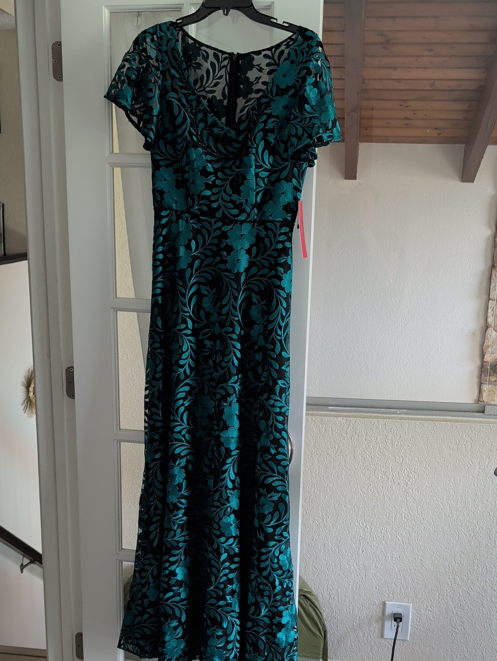 Carmen Marc Valvo Green and Black Floral Lace Floor Length evening Gown
